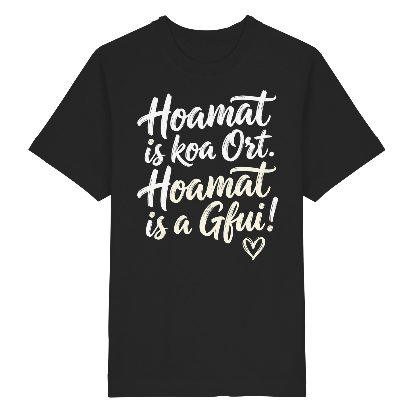 Schwarzes T-Shirt mit bayerischem Spruch 'Hoamat is koa Ort. Hoamat is a Gfui!' und Herzsymbol – bayrischer Humor