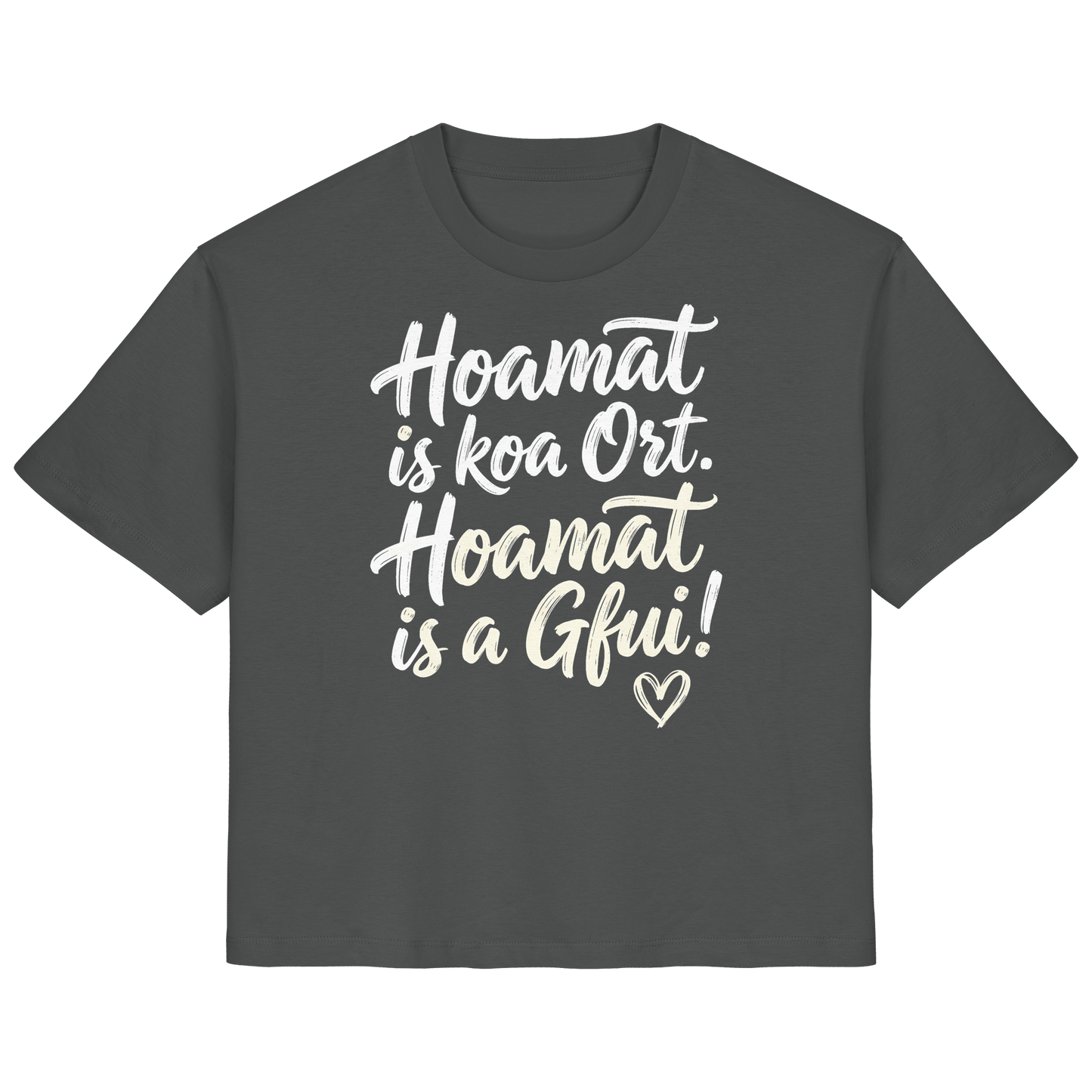 Graues T-Shirt mit bayerischem Spruch 'Hoamat is koa Ort. Hoamat is a Gfui!' und Herzsymbol