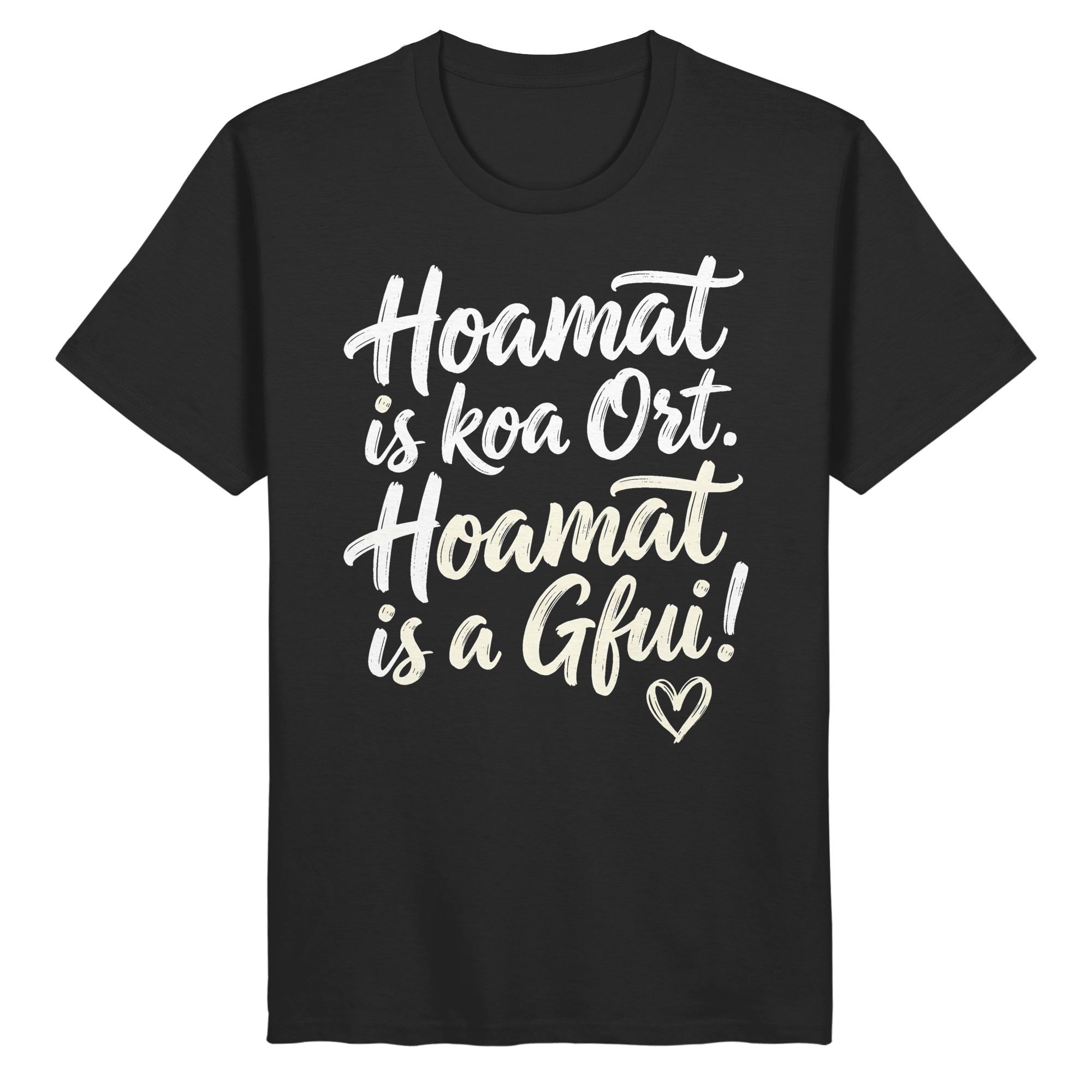 Schwarzes T-Shirt mit bayerischem Spruch 'Hoamat is koa Ort. Hoamat is a Gfui!' und Herz – perfekt für Heimatliebhaber.