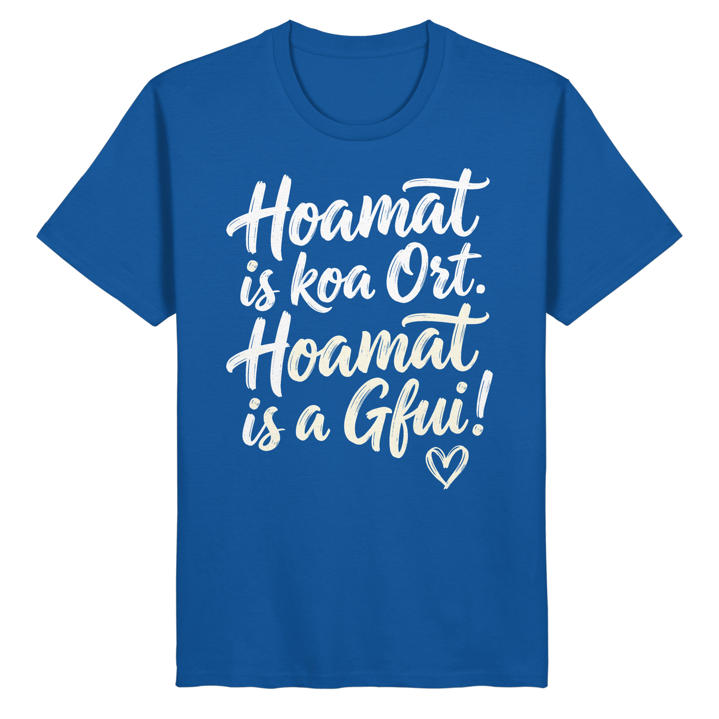Blaues T-Shirt mit bayerischem Spruch 'Hoamat is koa Ort. Hoamat is a Gfui!' und Herz – bayrischer Humor