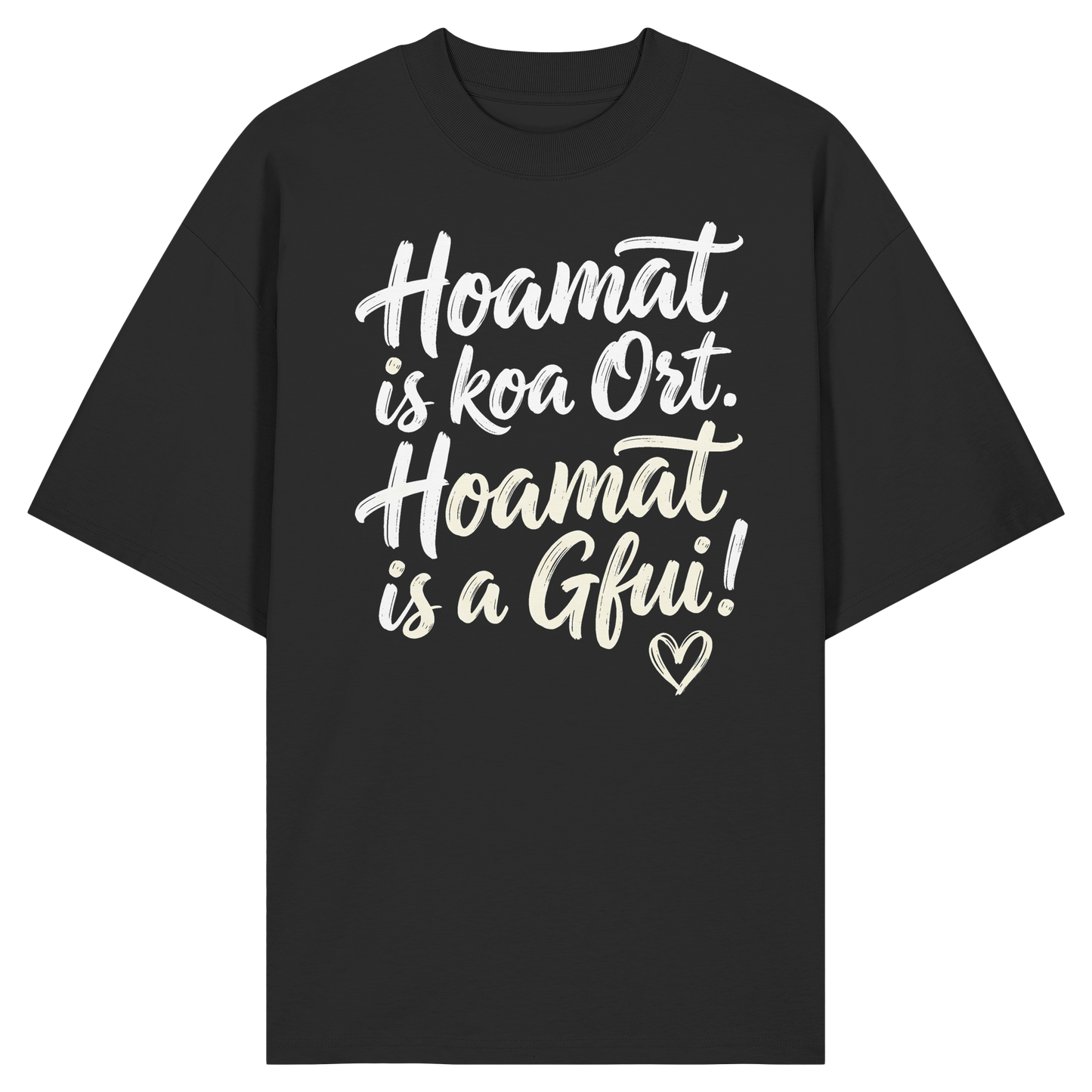 Schwarzes T-Shirt mit bayerischem Spruch 'Hoamat is koa Ort. Hoamat is a Gfui!' – Bayrischer Humor & Lebensfreude